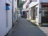 越長米穀店前