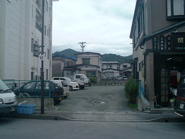 関商店隣駐車場