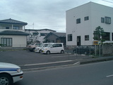 小松歯科医院横駐車場