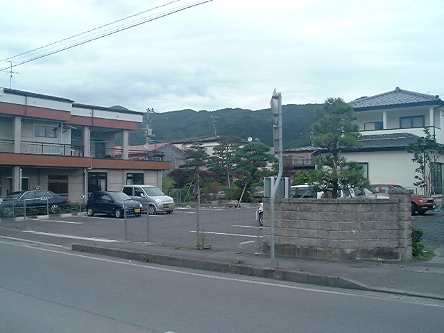 小松歯科医院横駐車場
